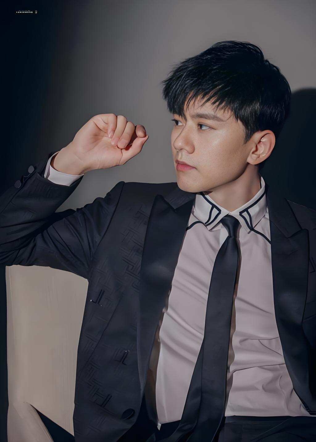 疑似张杰前助理、前经纪人同时加入声讨大军，痛斥张杰不是个男人