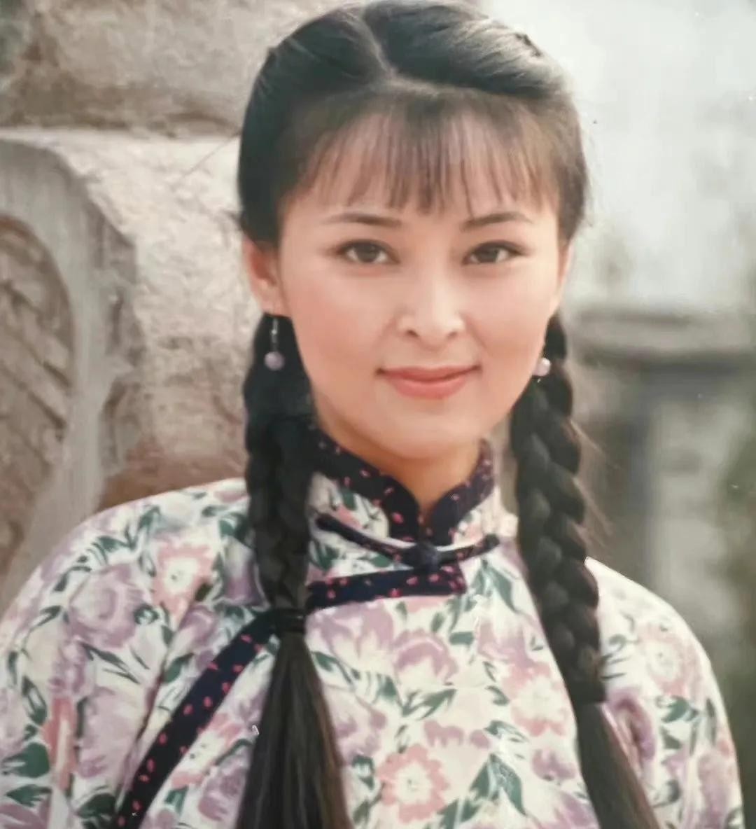 黄志忠也没料到, 自己抛弃的糟糠之妻何音, 如今成了别人的手中宝