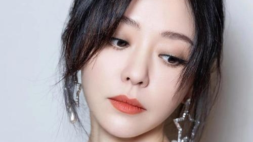 张靓颖自曝医美“翻车”自嘲“不笑女”，真诚圈粉无数