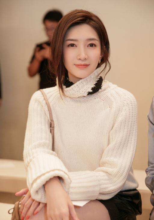 江疏影海外产子风波升级，遭正房儿子当众羞辱？王传君的话应验了