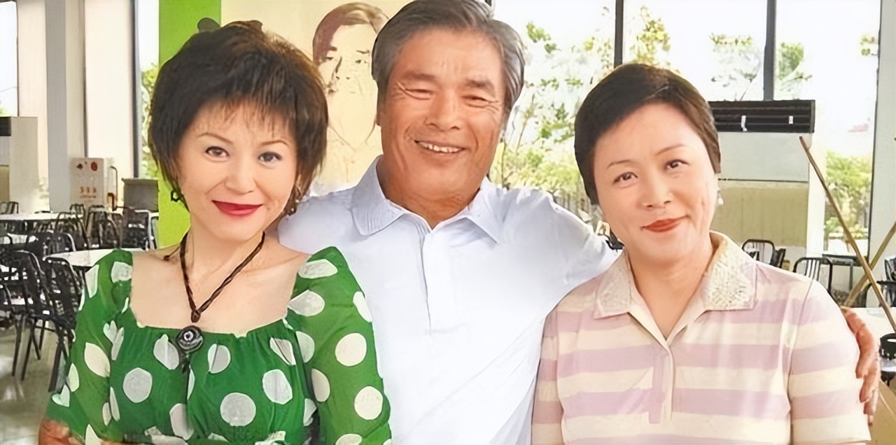 他和6个老婆共处一室，每人每月7万零花钱，71岁又娶了20岁小娇妻