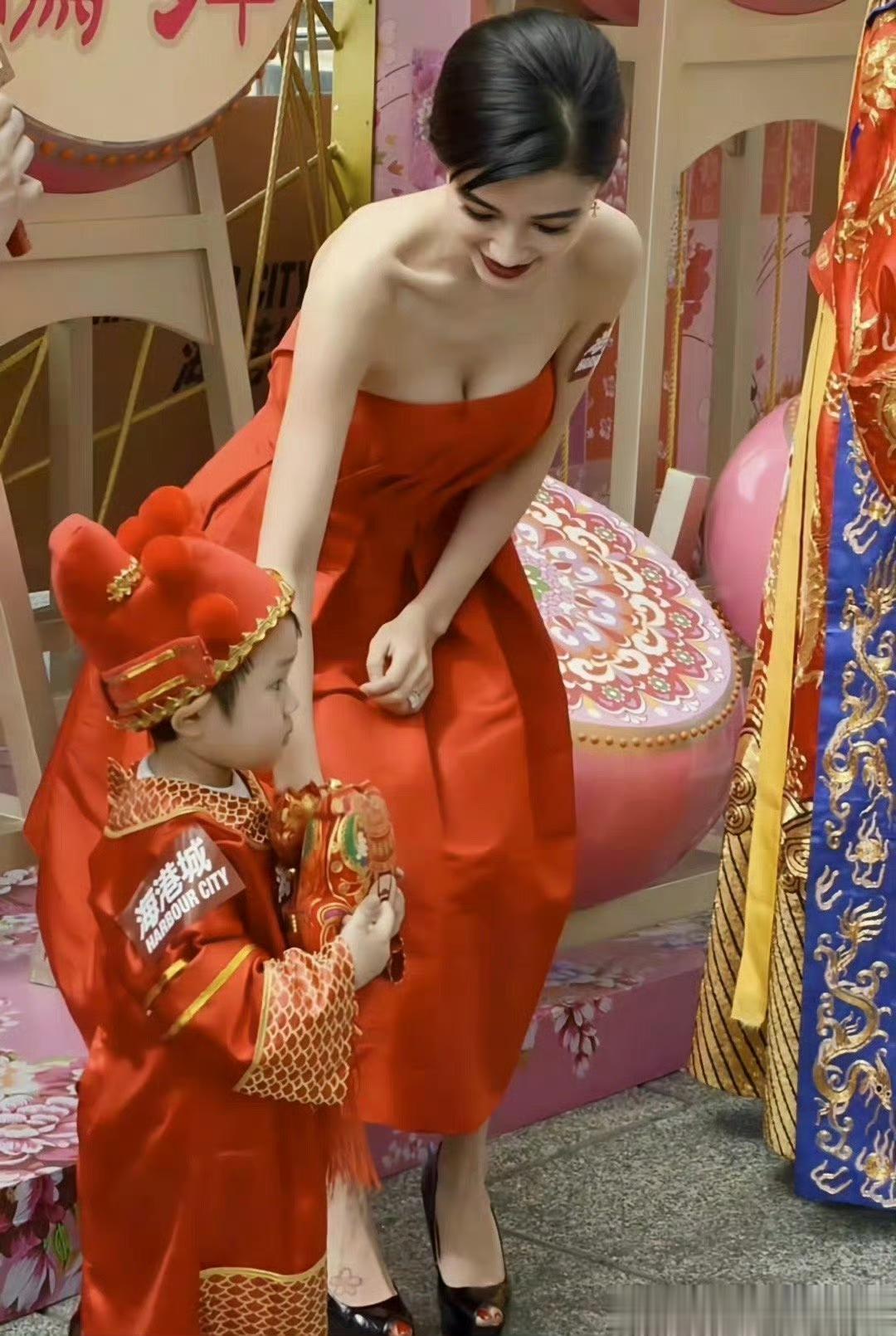 杨颖 颜值保质期真的长 早期和现在几乎没变化！