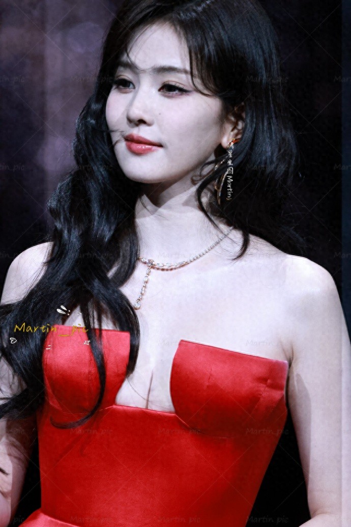 白鹿活动内场生图，曼妙身材很吸引人