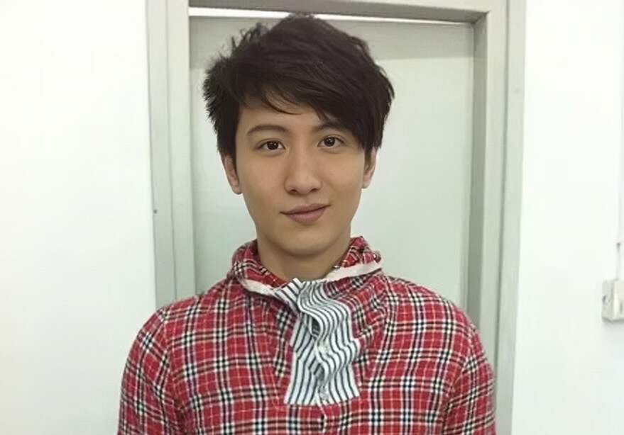 突发！香港知名男星再度离婚，半夜赤裸上门骚扰女团成员