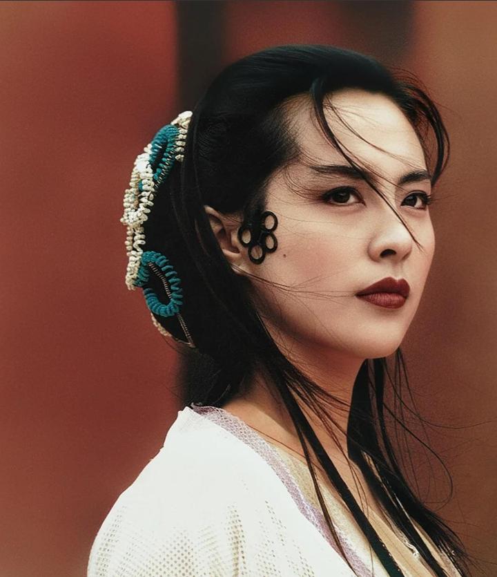 59岁王祖贤穿古装扮白素贞！又白又胖还有双下巴，一袭白衣也很美