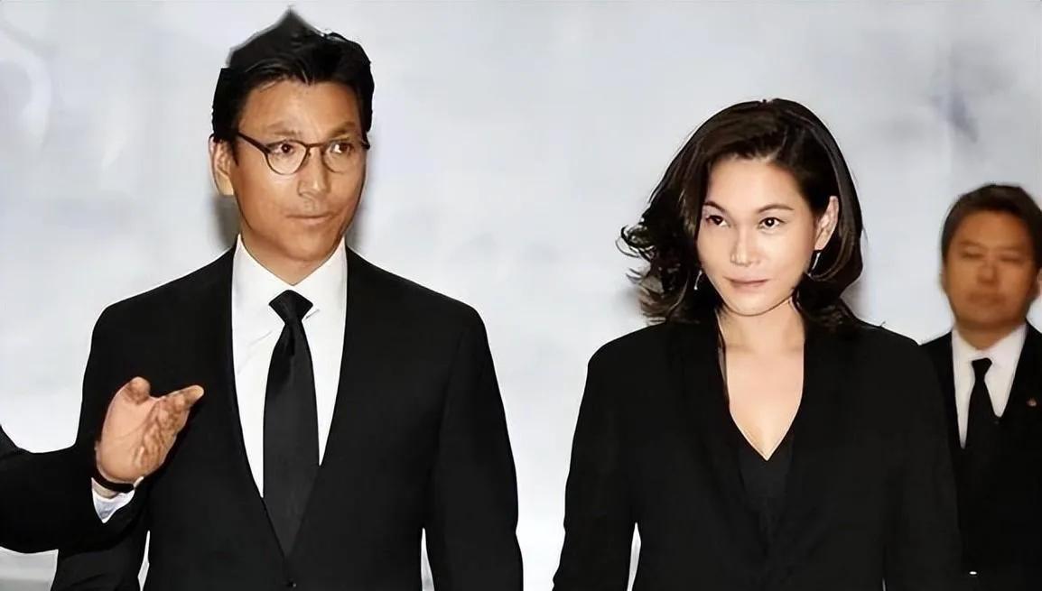 三星家族大合体！李富真挽学霸儿子现身，小公主李元珠是颜值担当