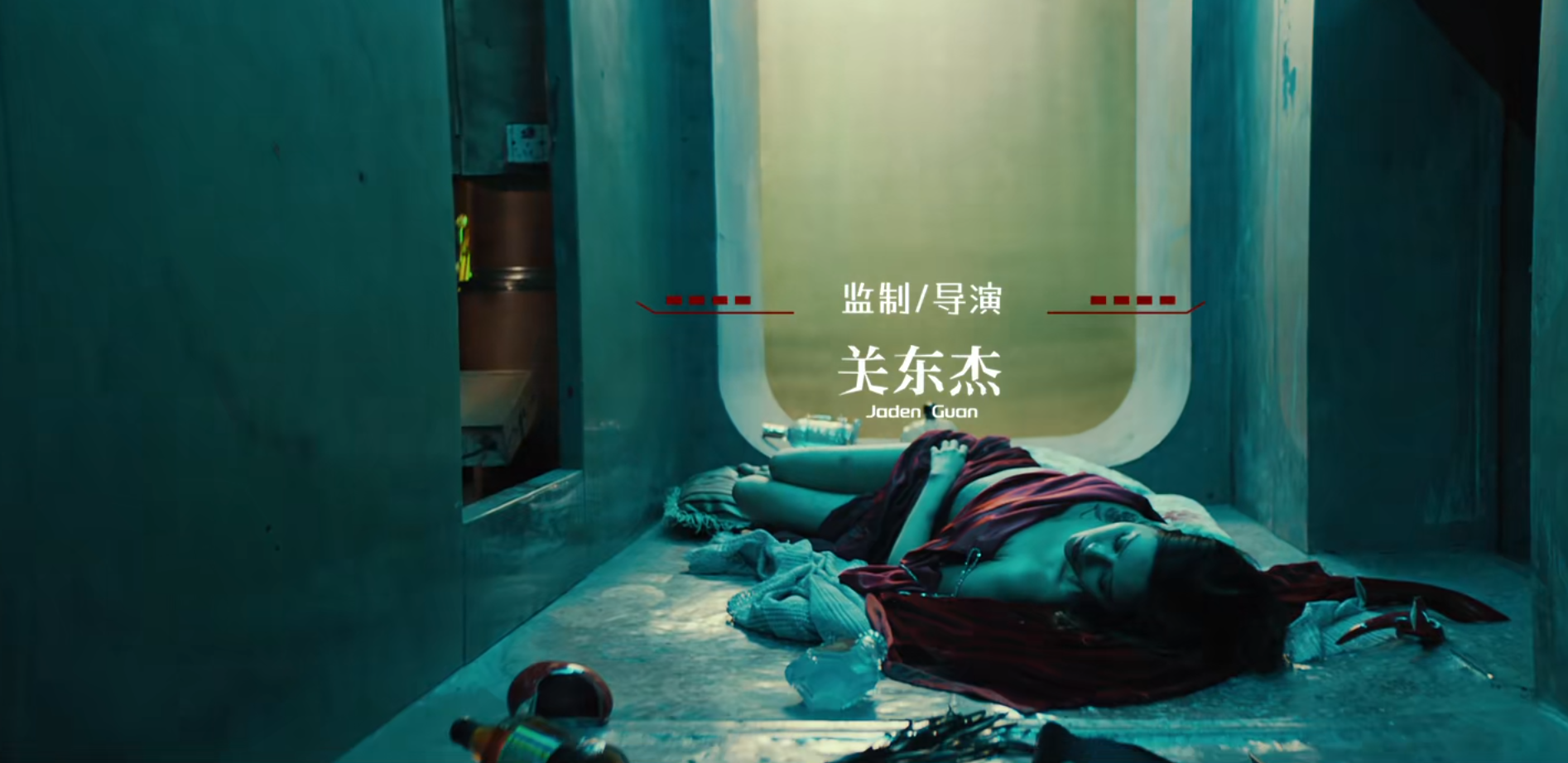 烂！58岁邹兆龙翻拍《怒火重案》，擦边卖肉制作粗糙，票房仅65万