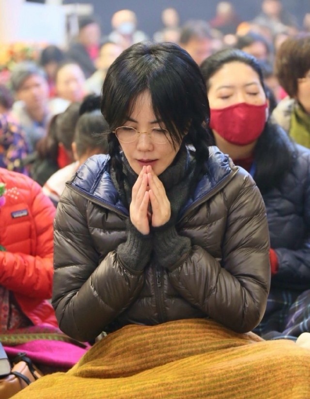 遁入空门？迟重瑞寺庙诵经，送妻后彻底皈依，百亿遗产说扔就扔