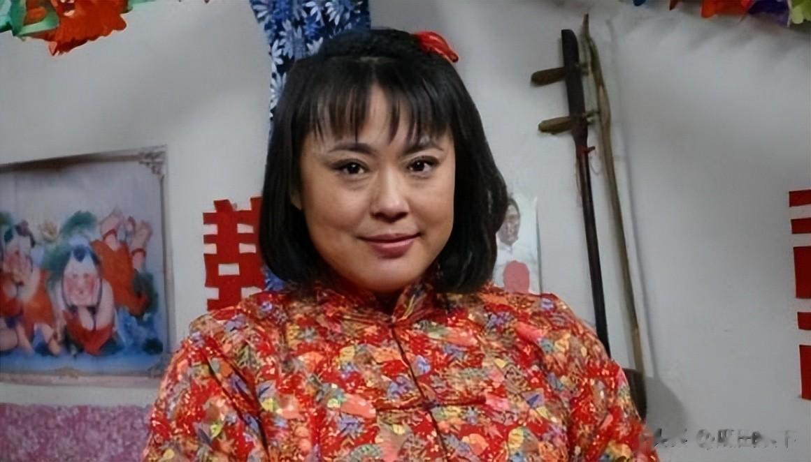 54岁李菁菁瘦身成功，已经吃素好多年了，高秀敏女儿是她的恩人