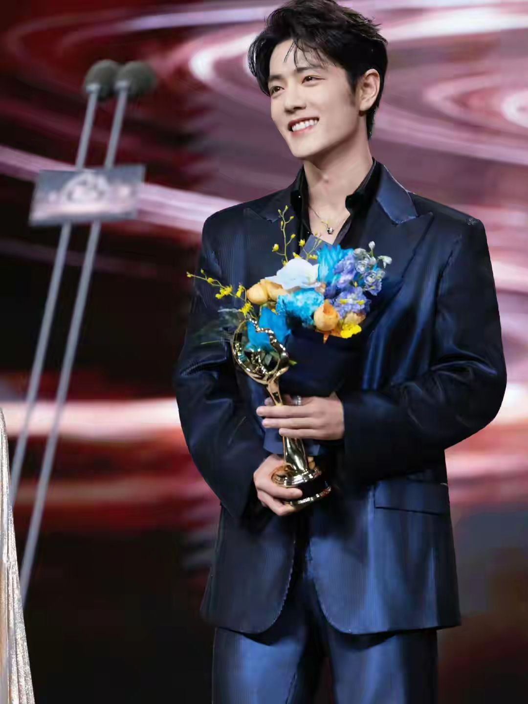 明明位置都还回来了,肖战为什么还是不入座?