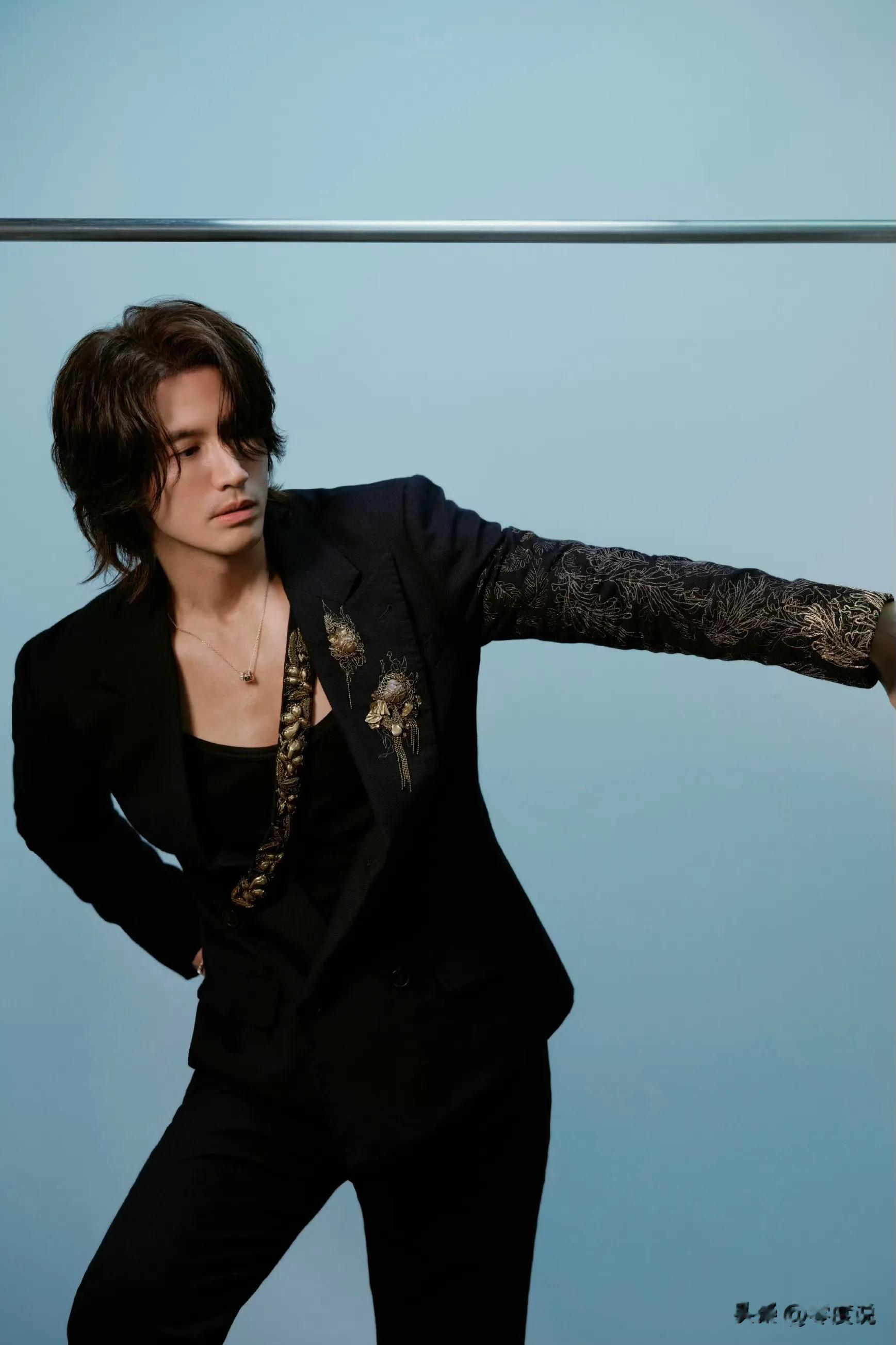 一张提词器照片，把49岁言承旭逼到全网群嘲，真相让所有人闭嘴