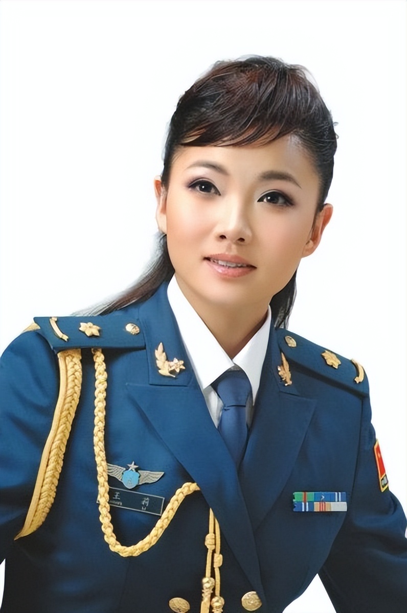 舞台上那个歌声温暖动人的女高音，曾经让无数中年观众为之动容