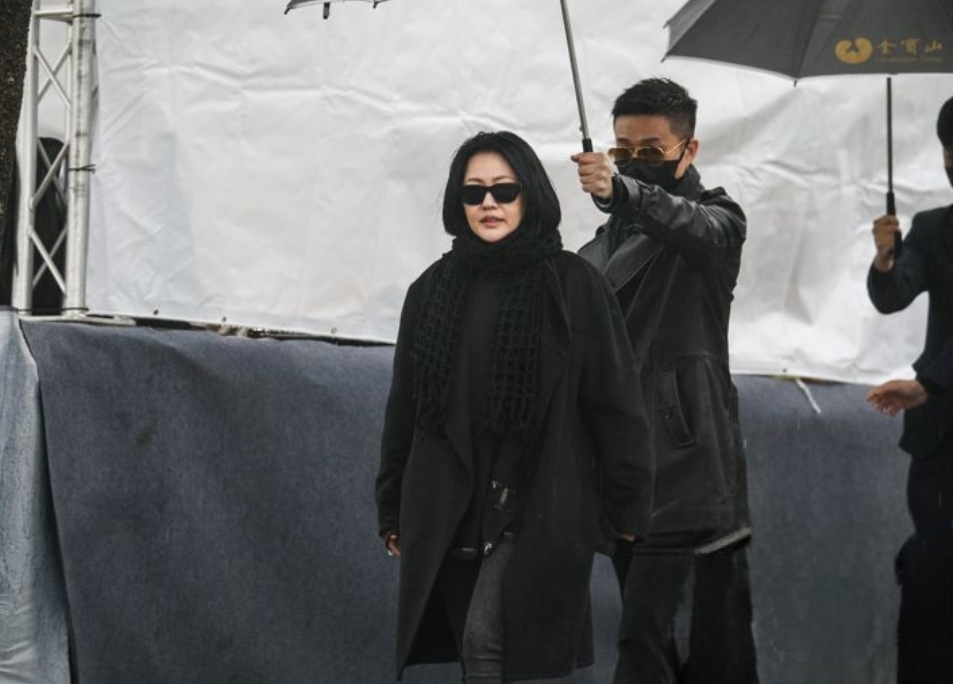 许雅钧的解释很苍白，S妈的回应更离谱，说女粉丝心术不正