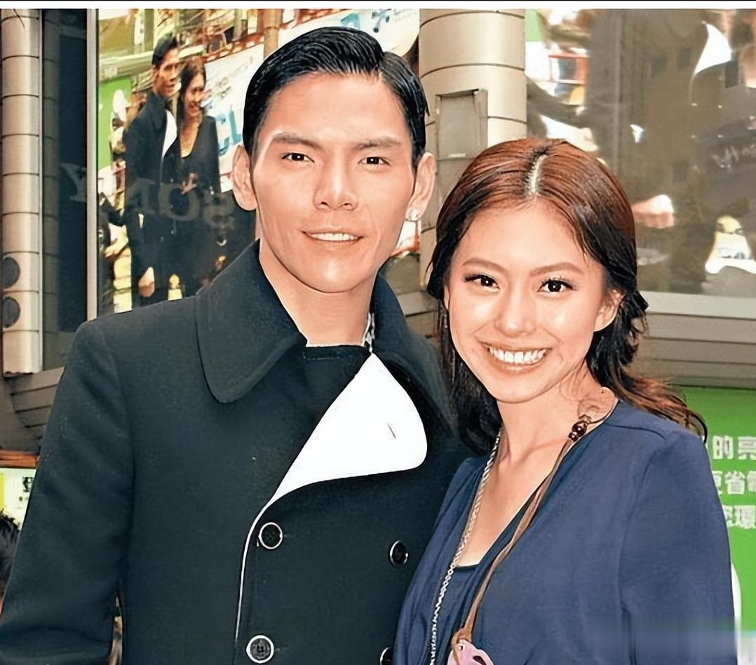 离开向佐后，她嫁大19岁富商连生一儿一女，如今已是上市公司老板