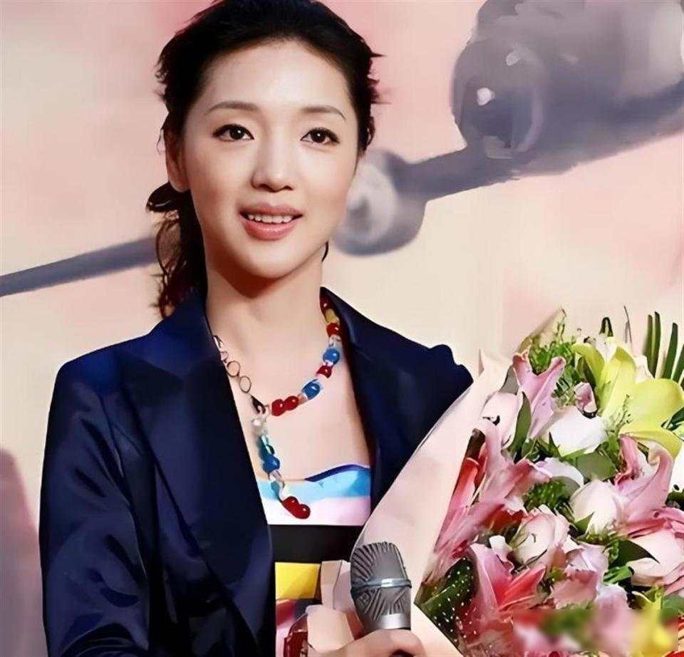 原来他们是两口子，相差20岁，丈夫是导演，为妻子量身定做女主角
