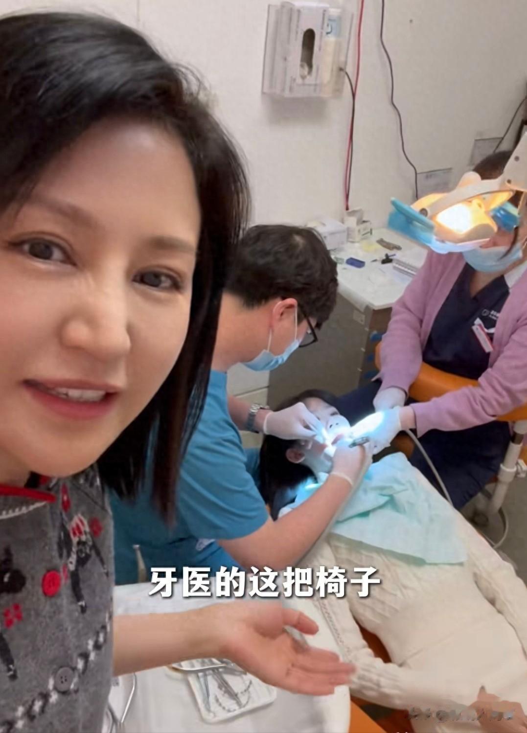 鲍蕾带17岁贝儿摘牙套，中途哭喊太疼，陆毅握女儿手急出满头大汗