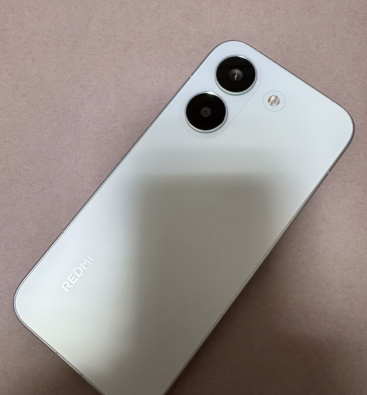 10080mAh+電梯有信號！1699元的“通勤神機”能省兩月房租