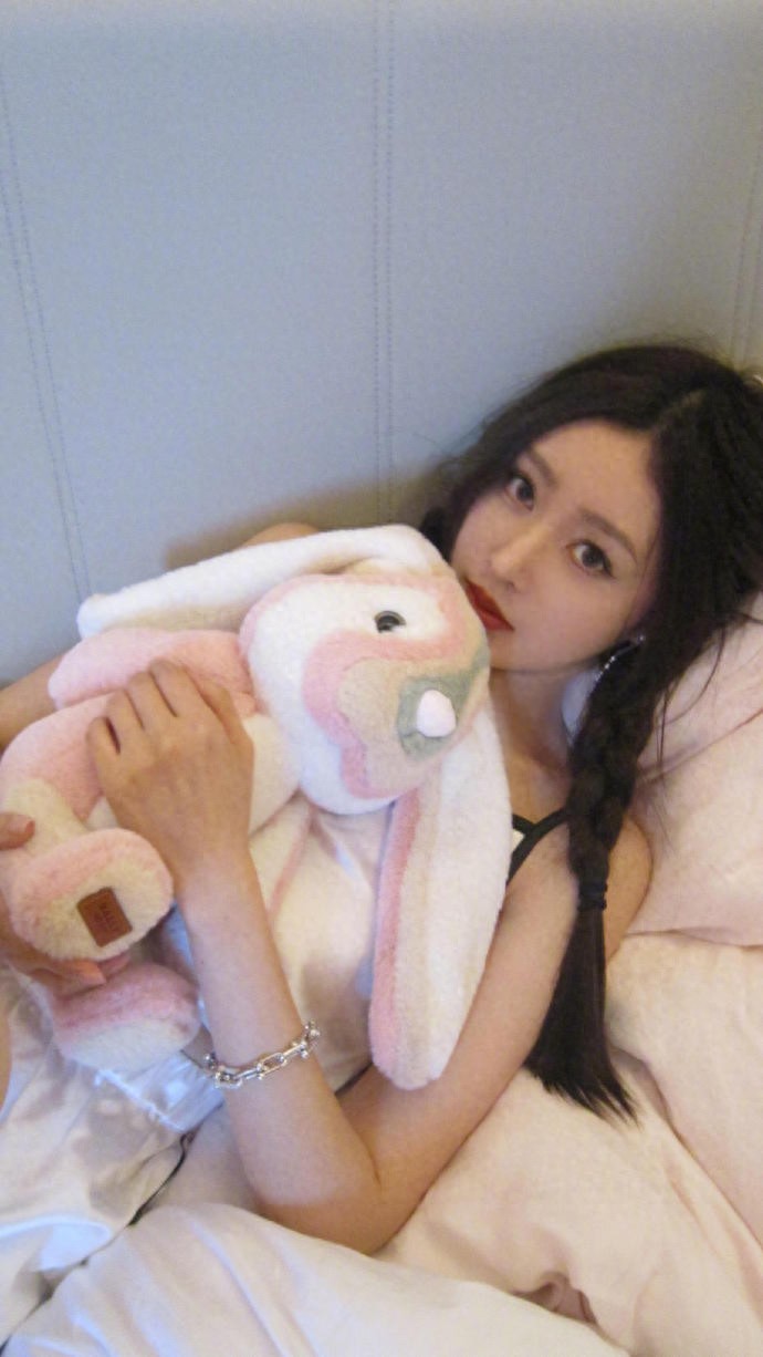 张天爱睡衣居家写真