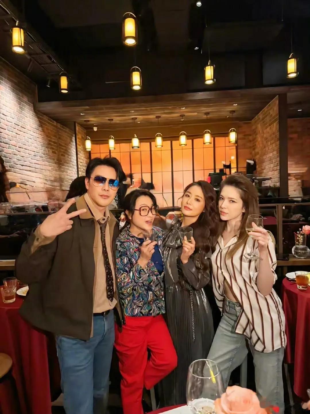 林心如50岁生日尽显好人缘，和朋友私下庆生8次，还办了生日派对