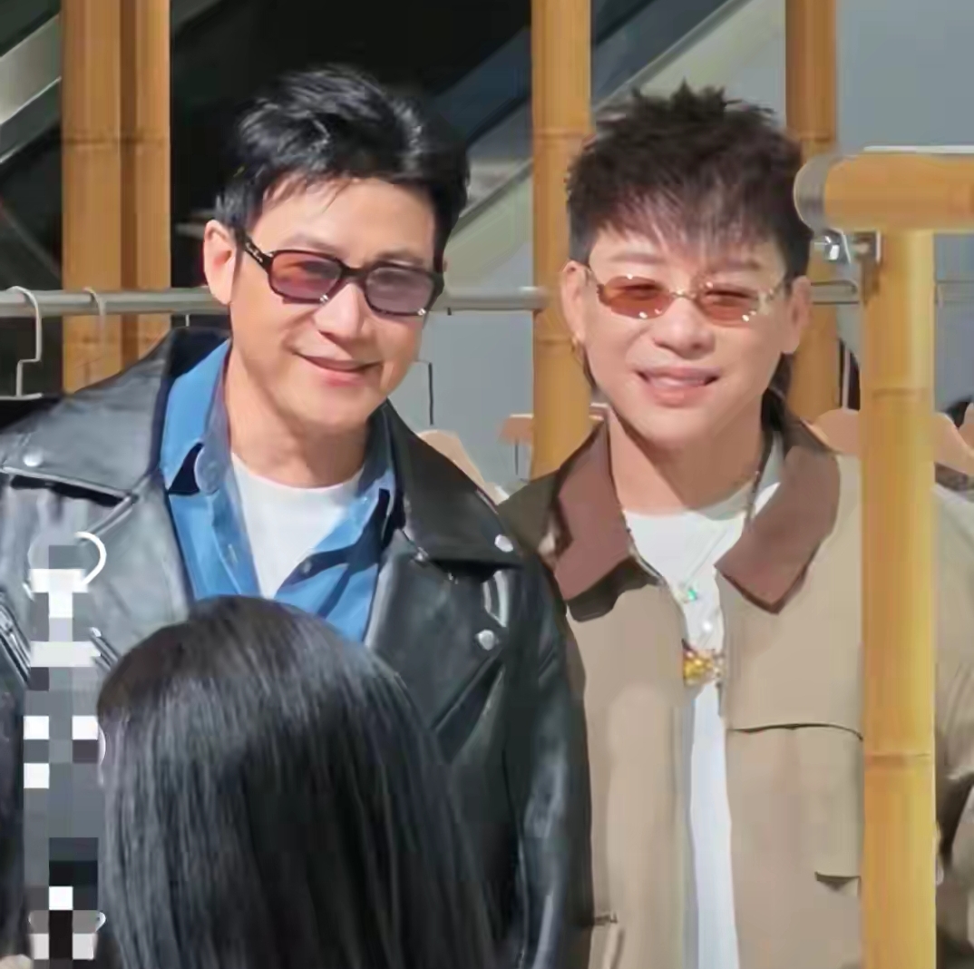 陆毅夫妇和彦斌现身静安嘉里被偶遇 鲍蕾49岁短款皮衣穿搭超时尚