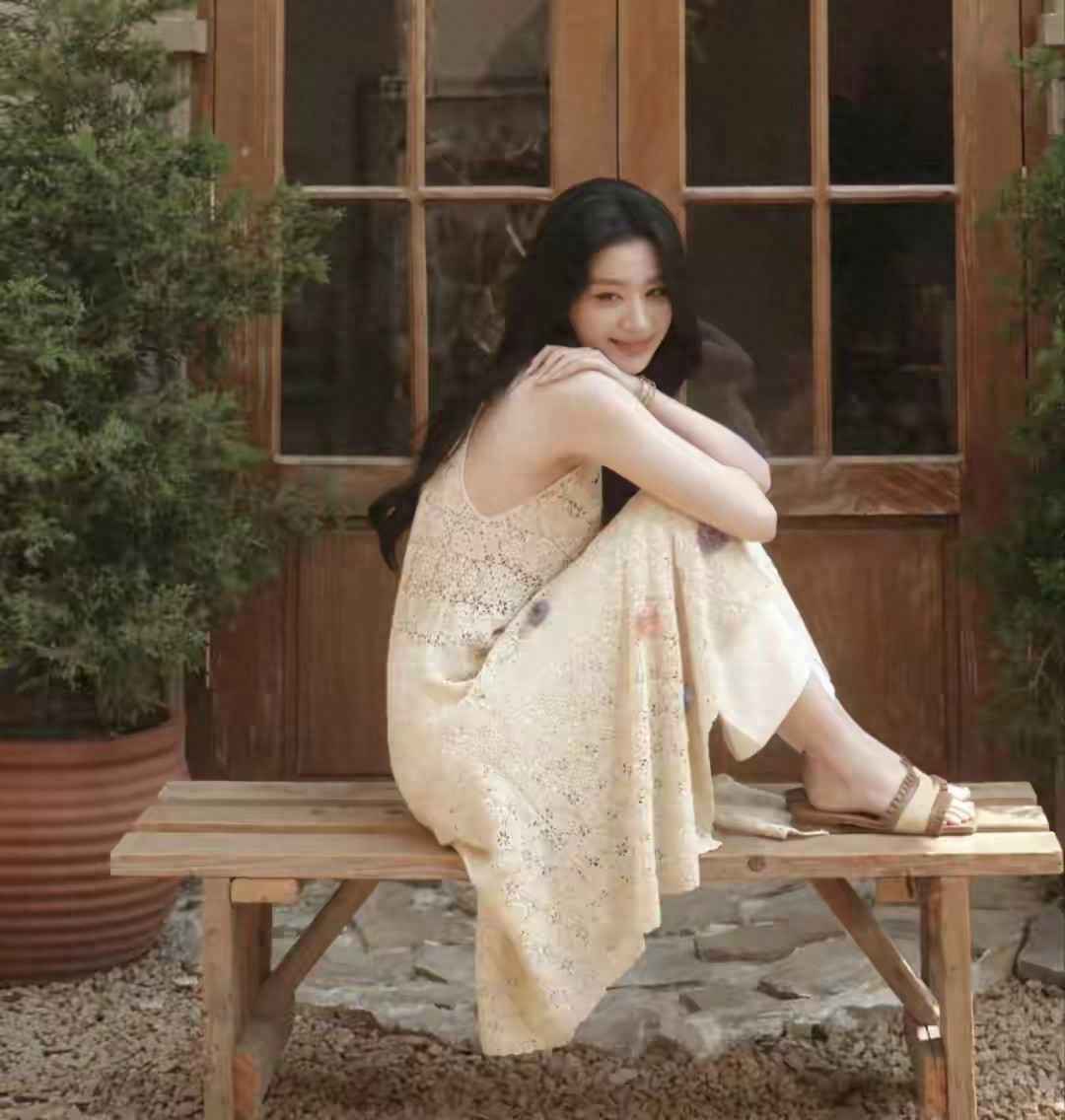 王楚然 美丽庄园，恬静白裙少女