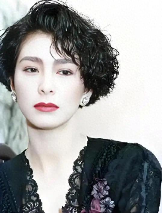 她与富商生了3个女儿，60岁了依旧未婚