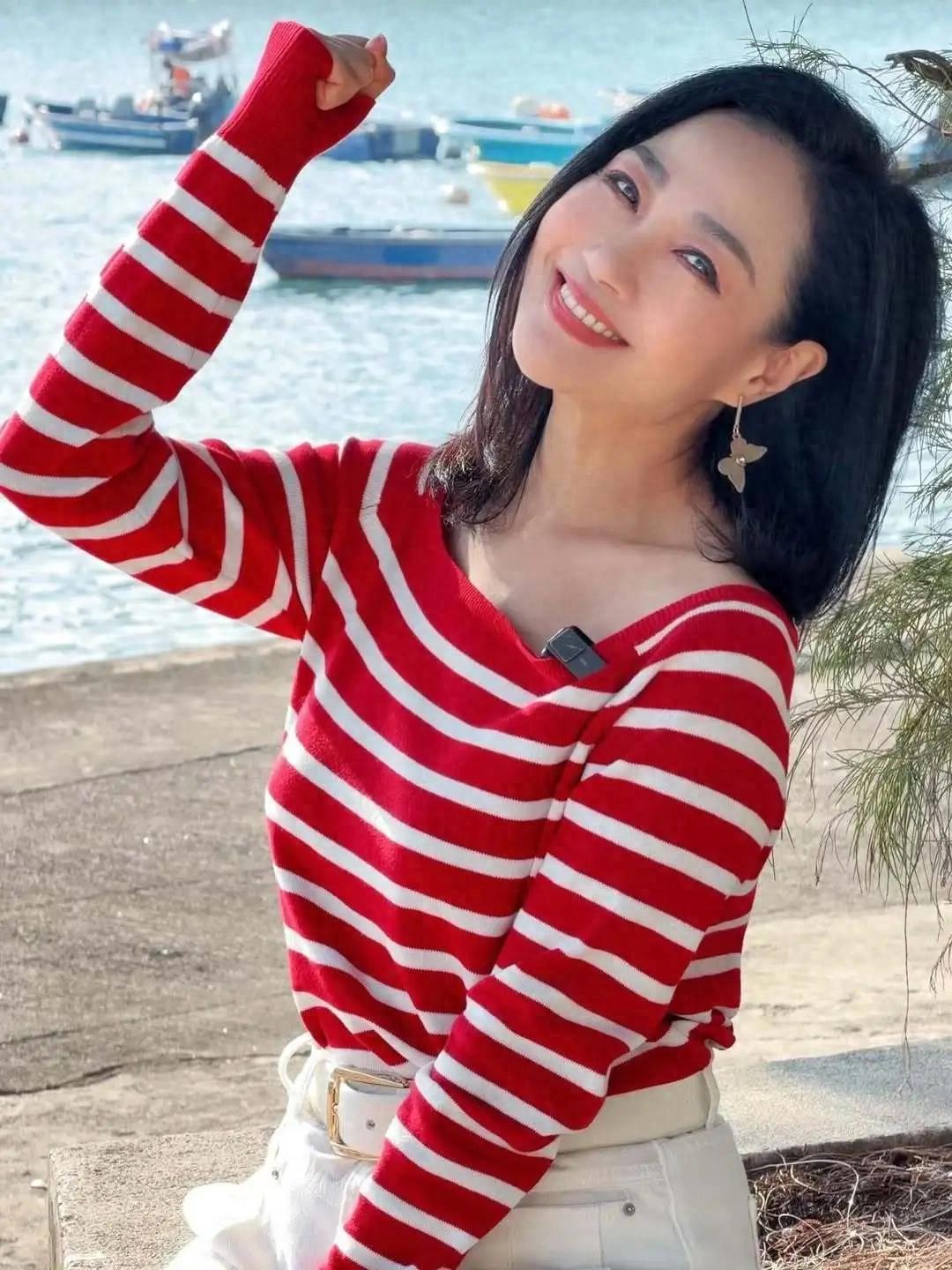 61岁TVB女星罕谈感情事,父亲离世当日遭提分手,曾崩溃爆哭失眠2年