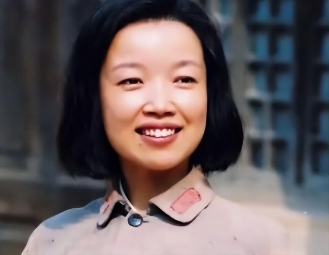 与蔡国庆是青梅竹马，照顾瘫痪父亲11年，如今黄薇终于苦尽甘来了