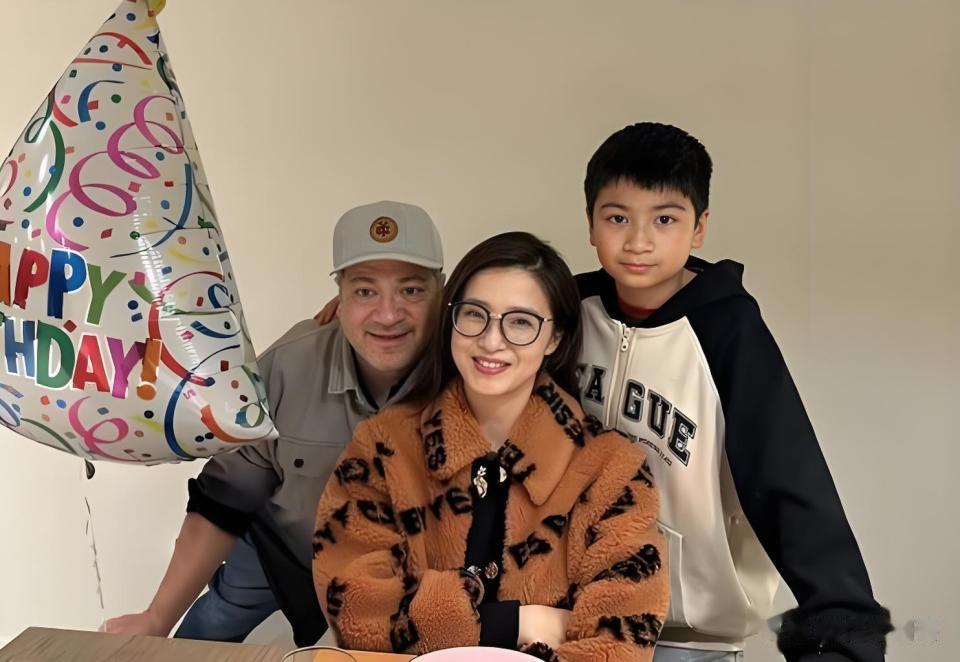 48岁龚蓓苾近况曝光！嫁给大3岁导演生一子，婚姻幸福成人生赢家