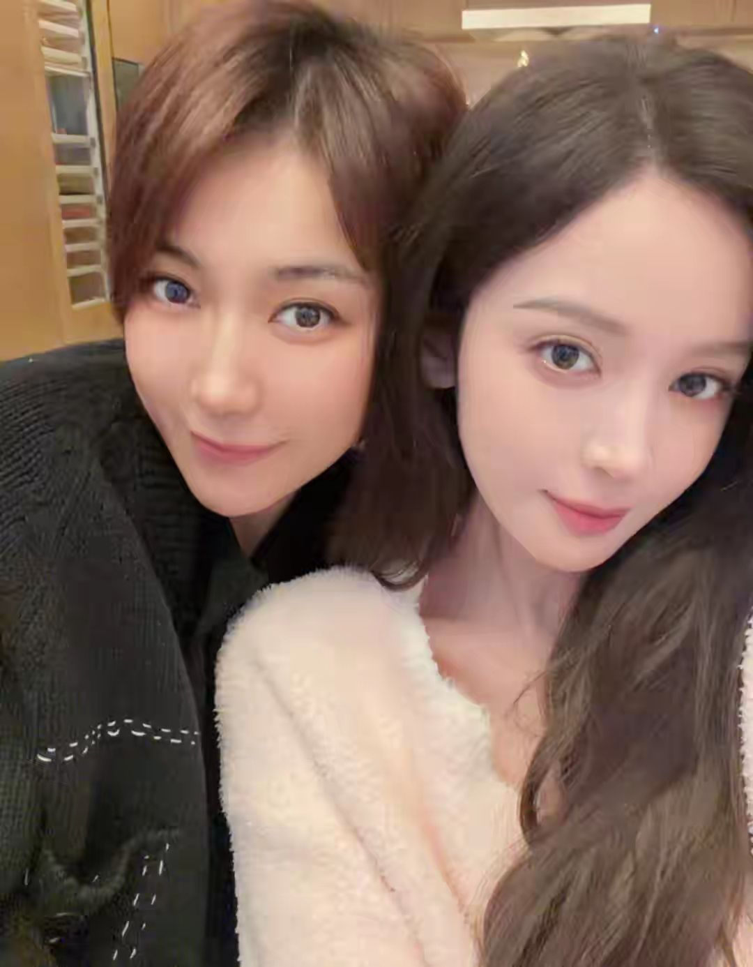 娜扎亲姐来北京陪她过年，姐姐从空姐转行到疆大当老师，气质真好