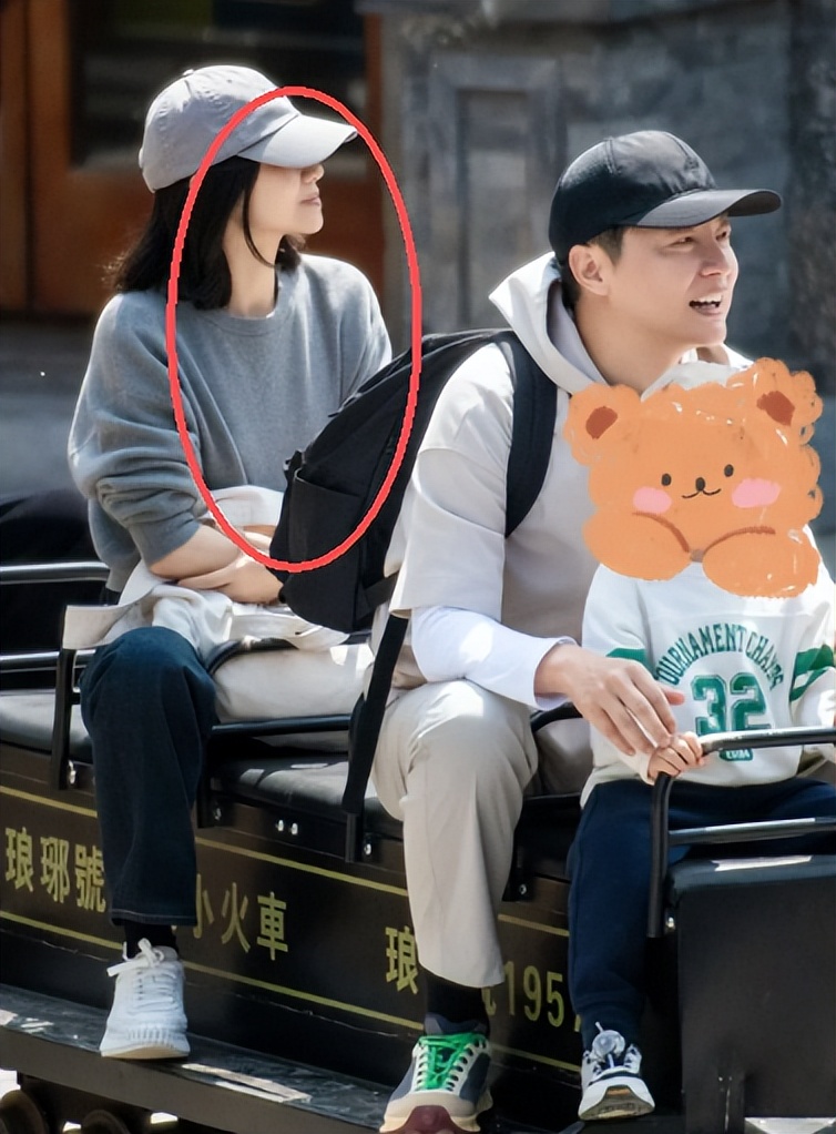 任鲁豫一家三口临沂被遇，妻子肤白貌美似明星，4岁儿子超像爸爸