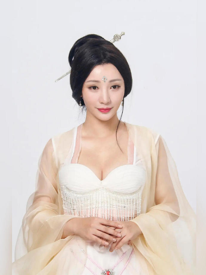 柳岩穿古装，真是美得不像话啊！这张力也太顶了吧！