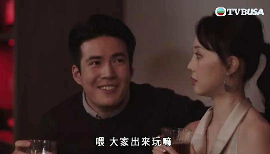 TVB男星内地短剧演男一！难得回港接工作,台上卖力跳唱却场面冷清