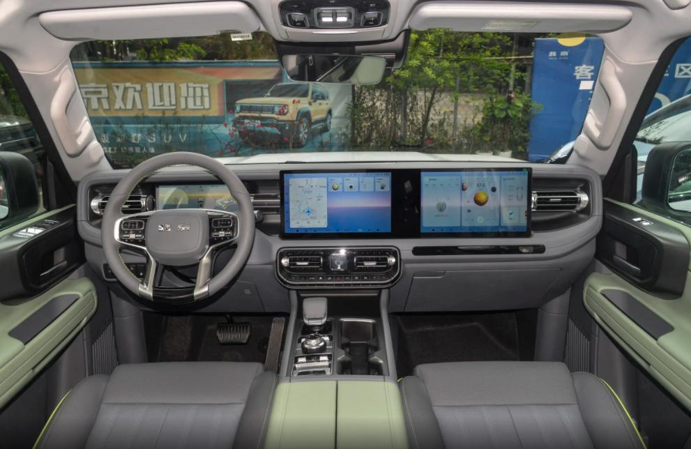 北京越野BJ40增程版新增车型上市，配置有所微调，17.98万值吗？