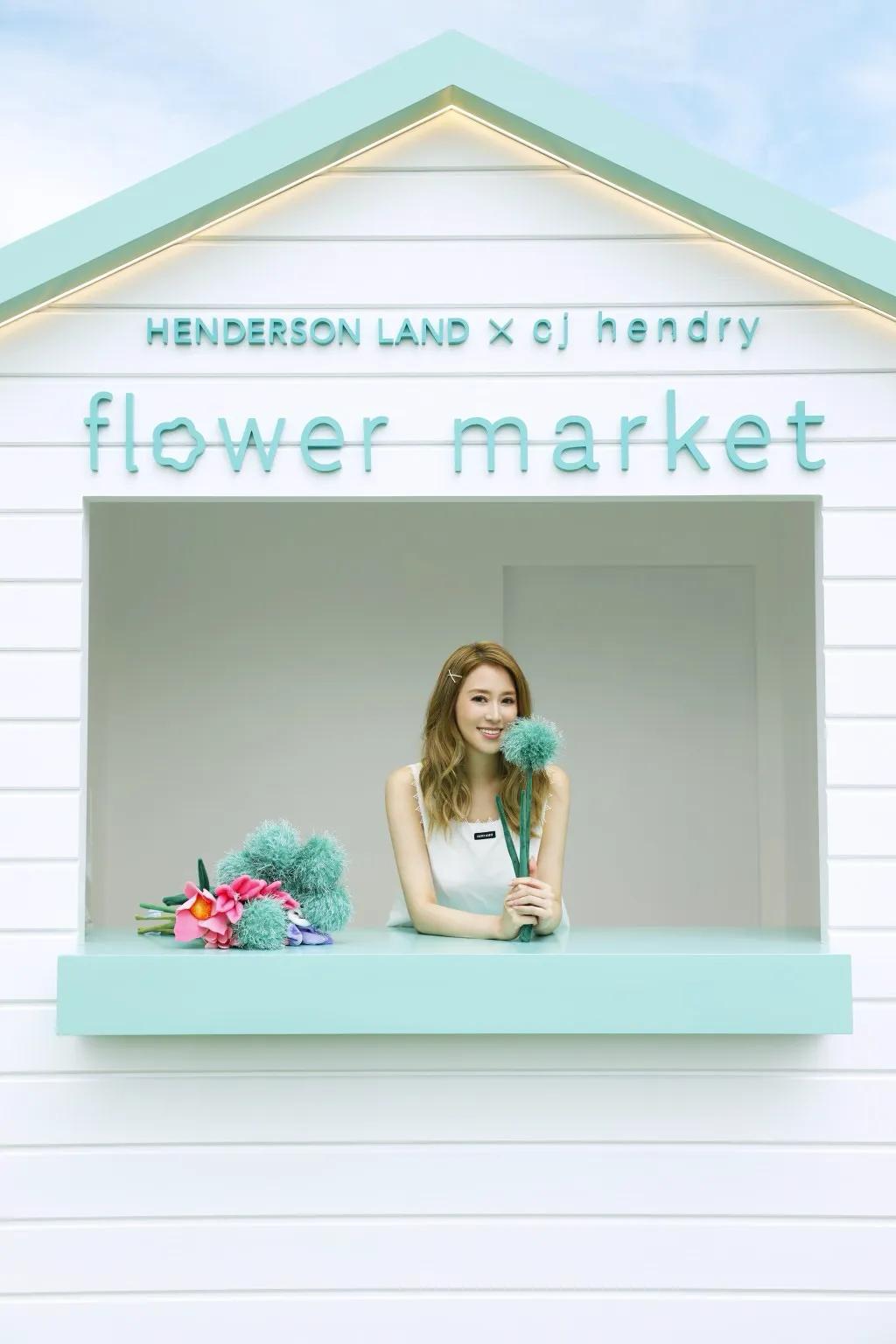 43岁徐子淇近照曝光，亲自为集团拍写真宣传，造型减龄显嫩好美