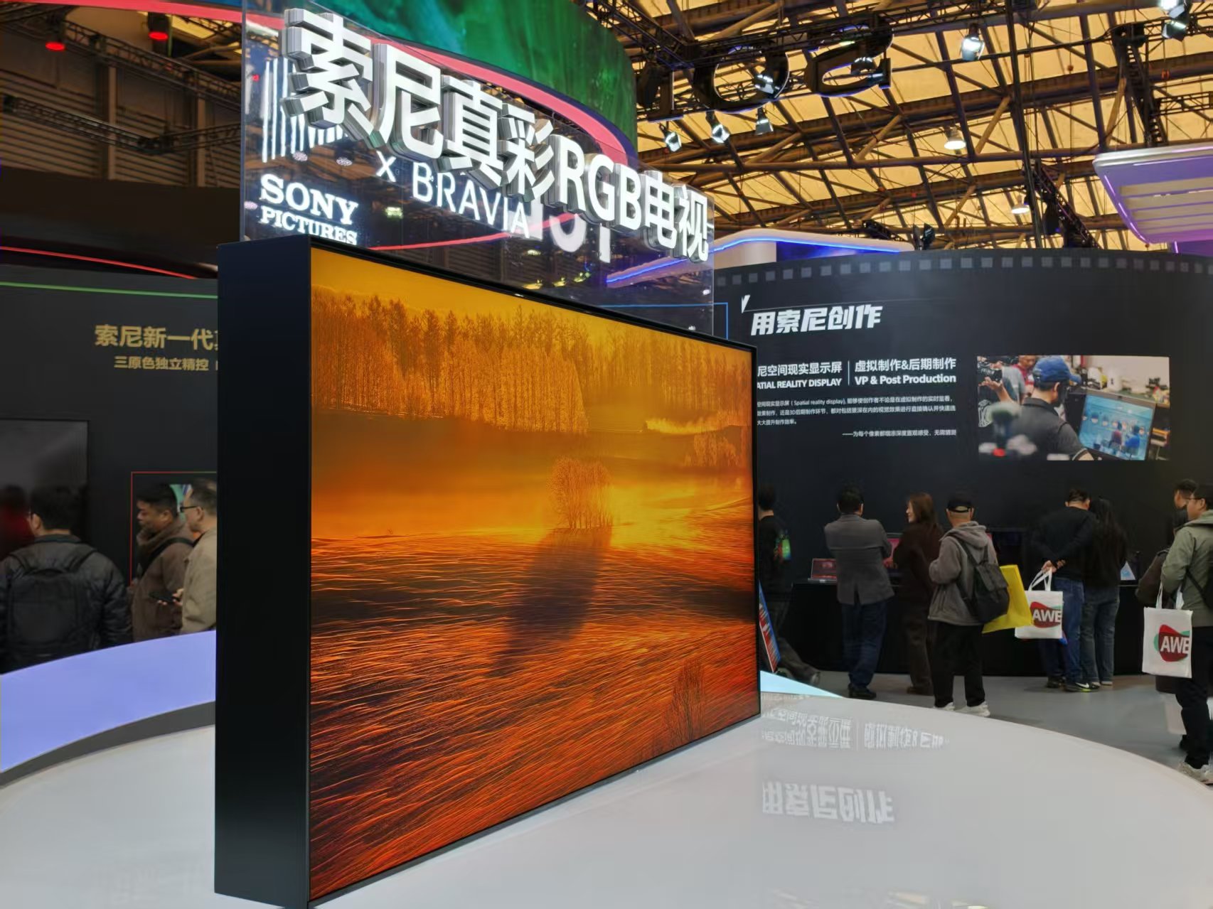 索尼AWE扔出「王炸」：RGB LED電視首秀，色準對標專業監視器？