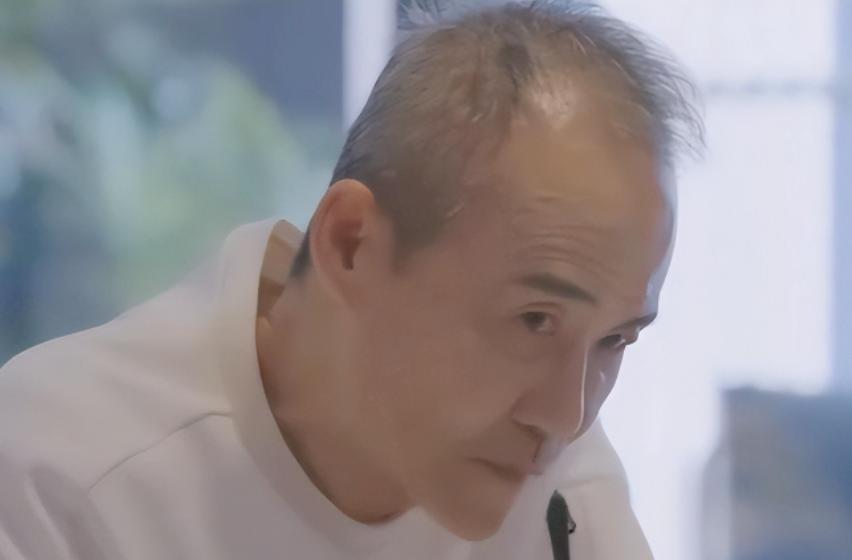 相爱15年抵不过残酷现实！75岁王石垂垂老矣，45岁田朴珺貌美如花