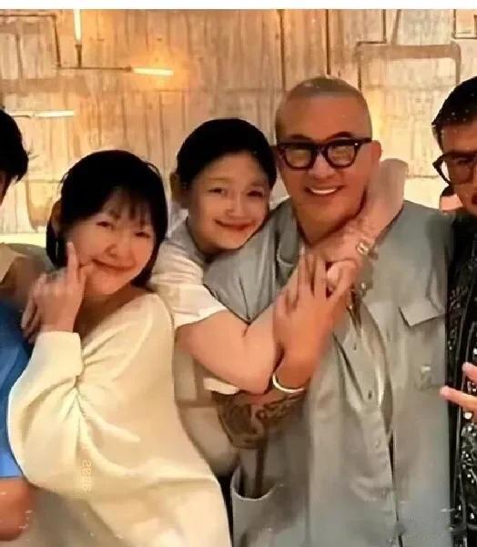 大s去世23天前，具俊晔在韩国的画面流出，网友：具俊晔命运曲折