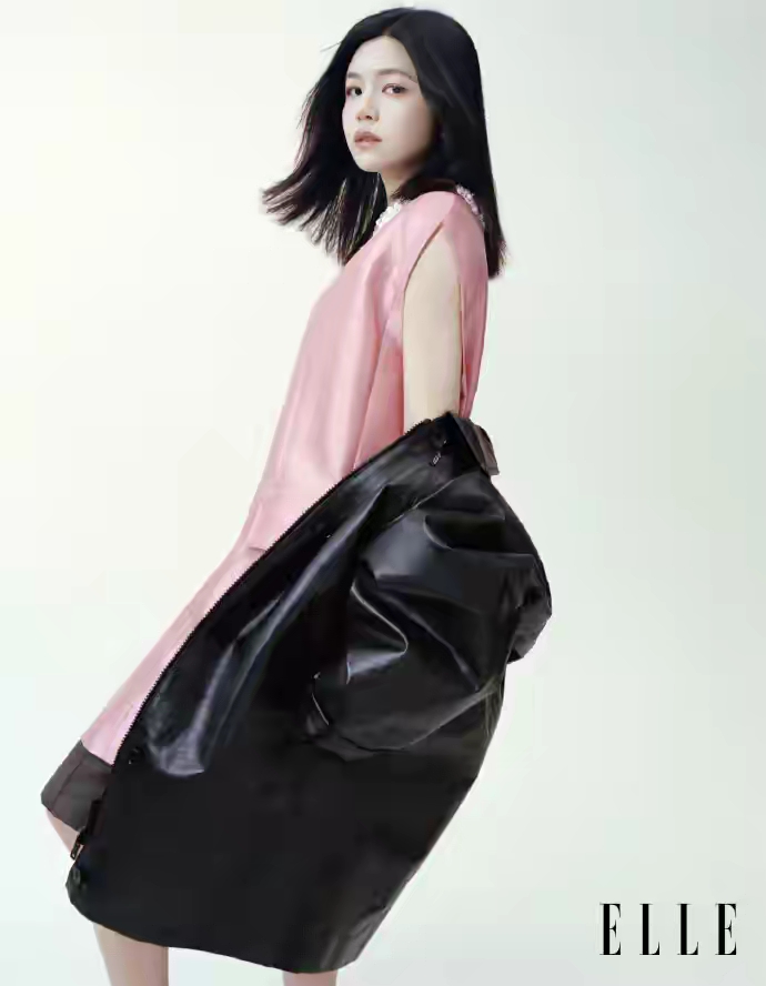 陈妍希开春封面大片写真,韵味十足的小阿姨