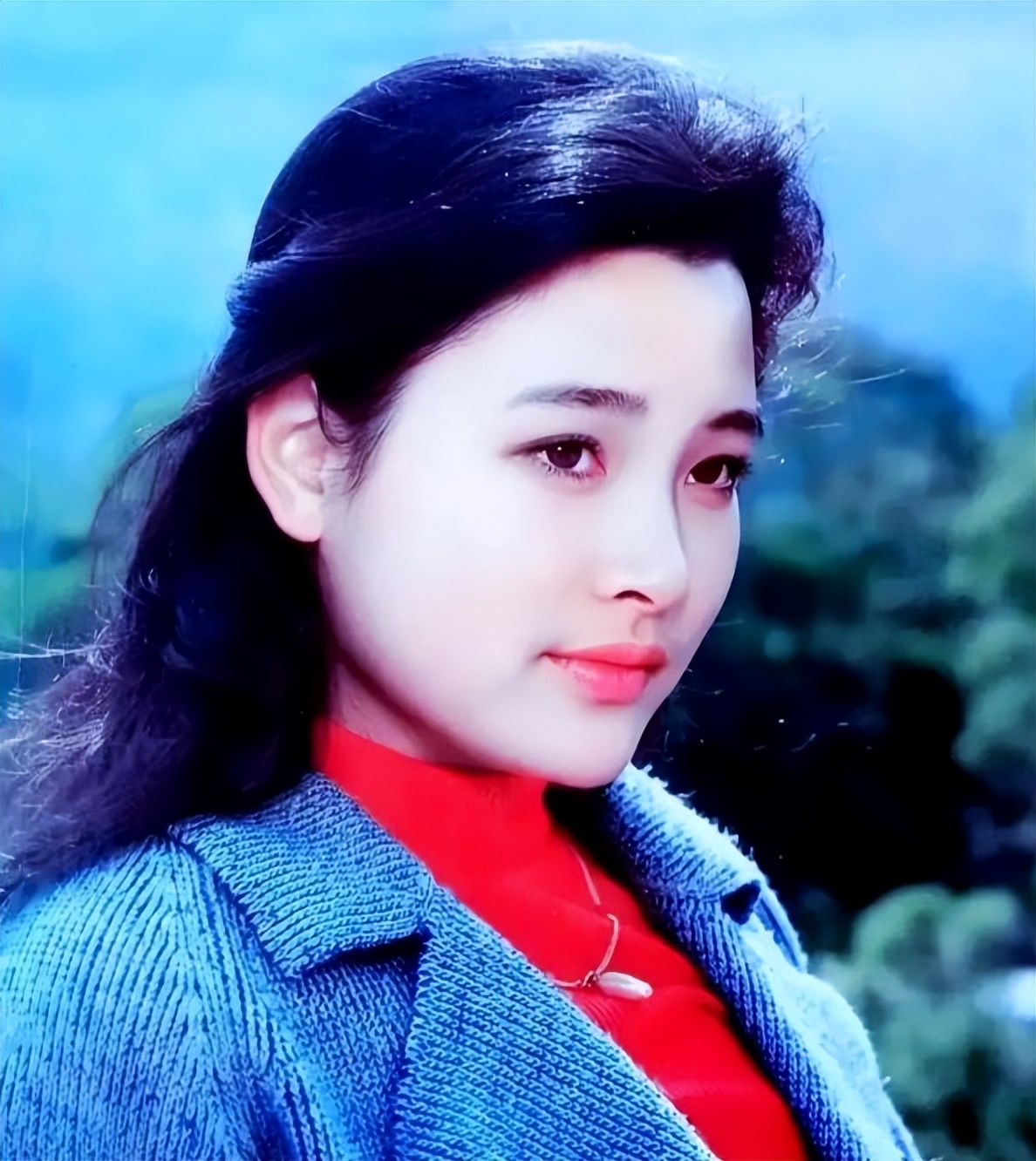 让春晚导演给全国观众道歉，入美国籍后却回国捞金，陈冲凭什么？