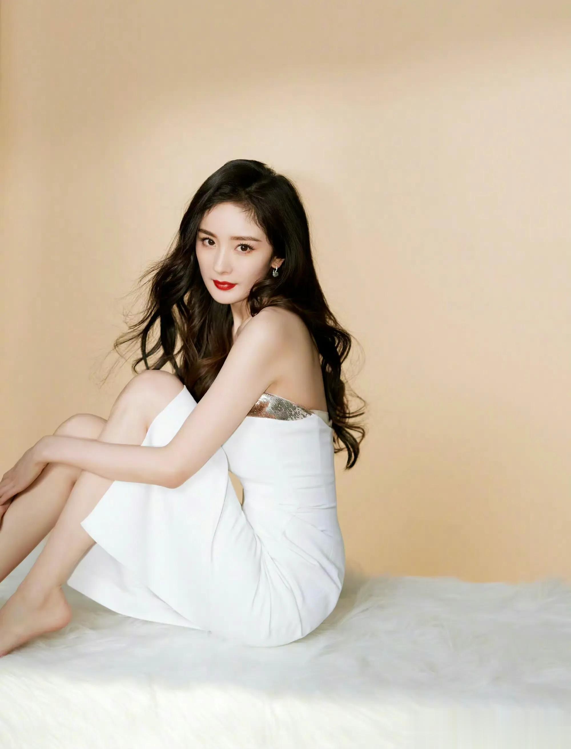 杨幂越来越有妻子的味道了