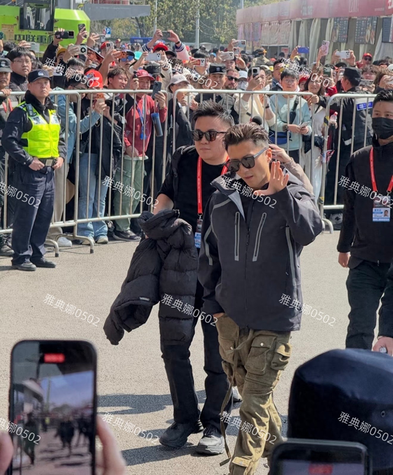 谢霆锋45了还是那样又拽又酷很帅很年轻,就是个子不高有点儿瘦小