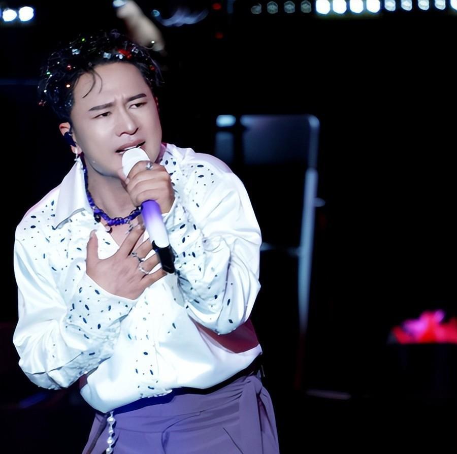 都不演了！刚复出就举办演唱会，票价卖到1280，到底谁给的信心？