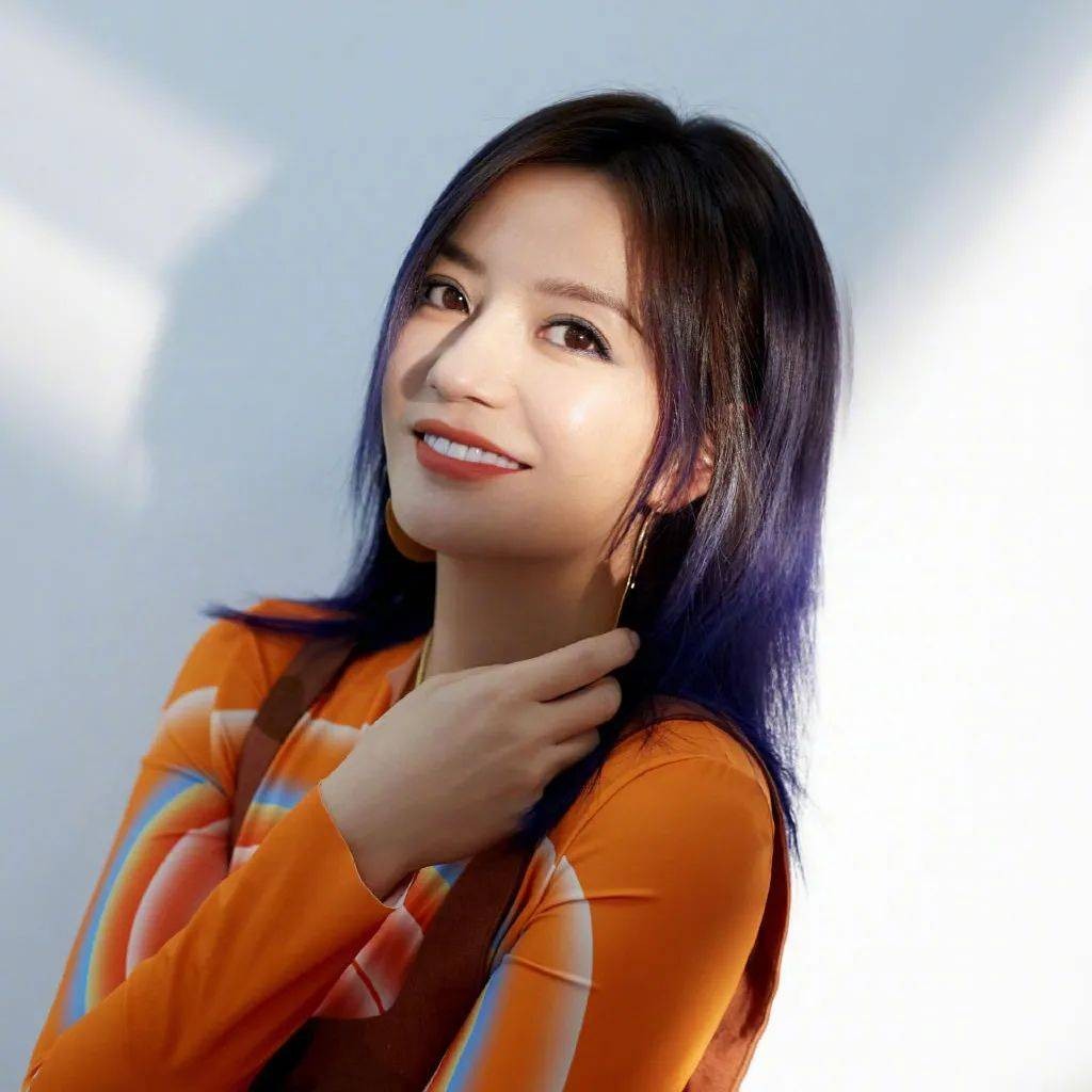 一手好牌打稀烂，50岁赵薇再迎一大噩耗，但她有一点仍让人膈应！