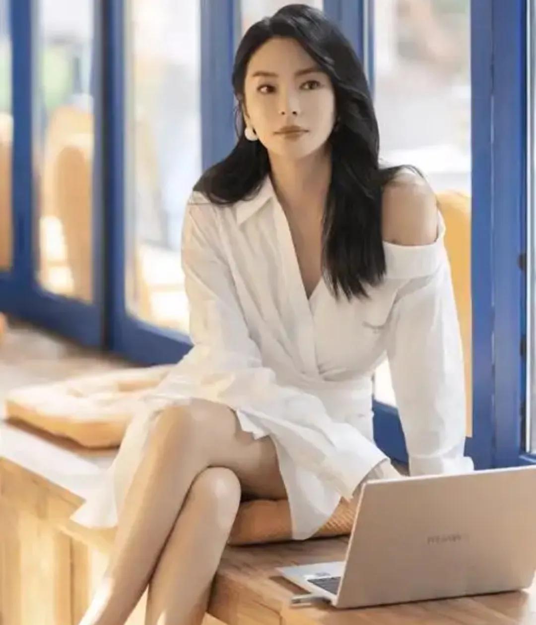 张雨绮风波后首次开播，全程卖平价商品，负面争议闭口不谈