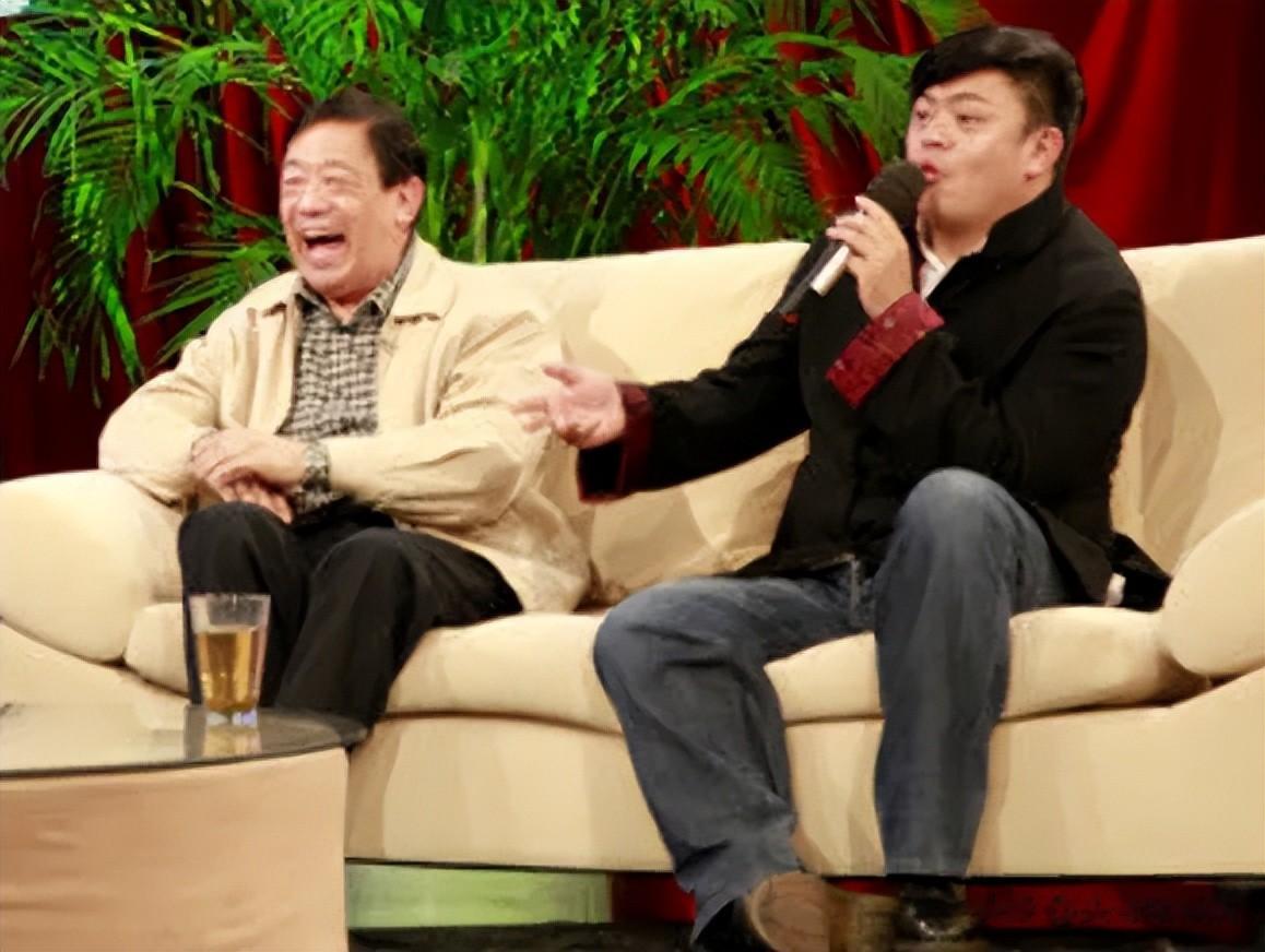 演员高亮去世1周年，妻子发文晒全家近况，网友惦记84岁高明身体