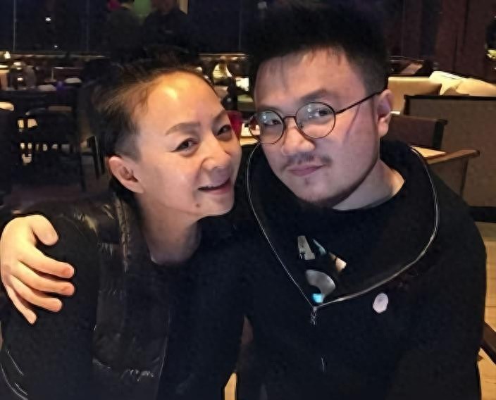 星二代拼资源，妈妈们各显神通，结果却大不同。