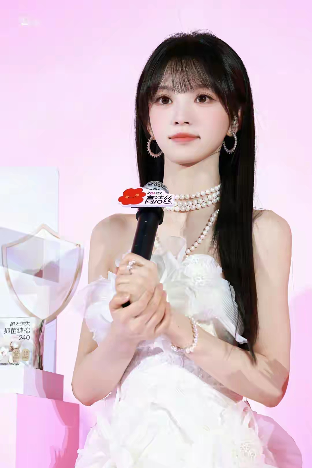 田曦薇摇头比心太可爱