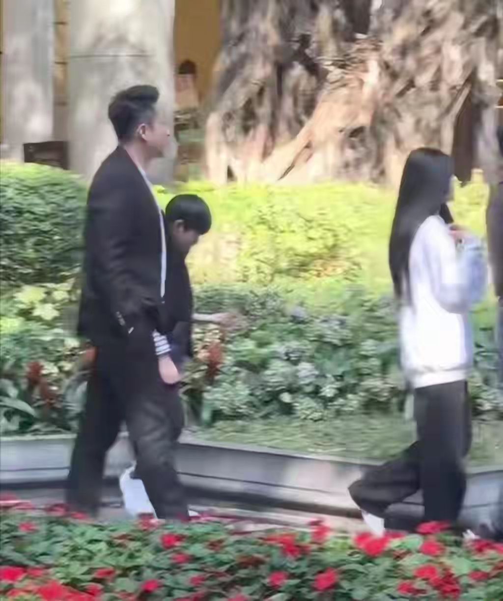 汪小菲一家最新同框，小玥儿长得不像大S，马筱梅卸货在即状态好