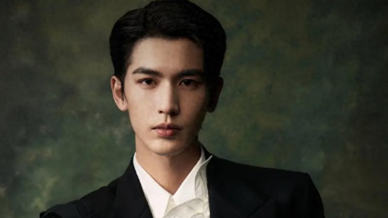 张凌赫撕拉片“翻车”？精修质疑折射复古摄影新矛盾